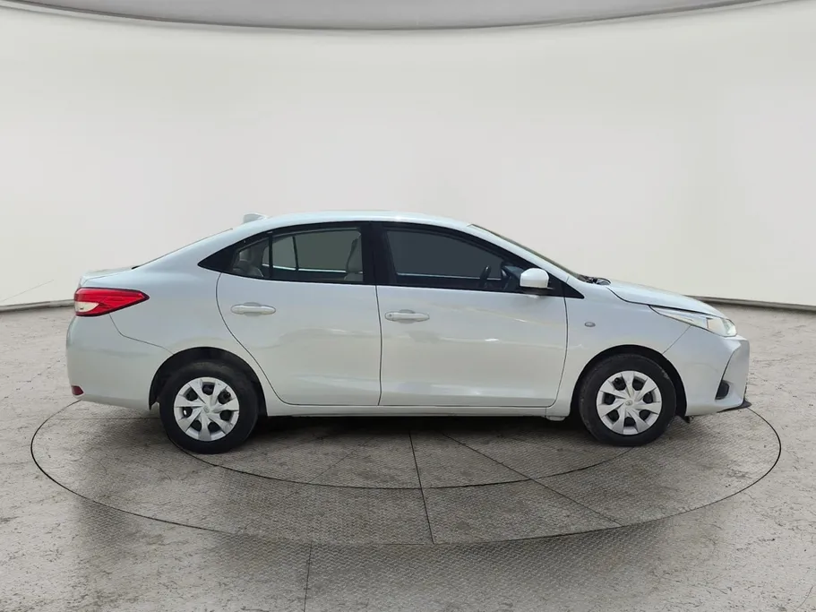 2022 Toyota Yaris  Y 