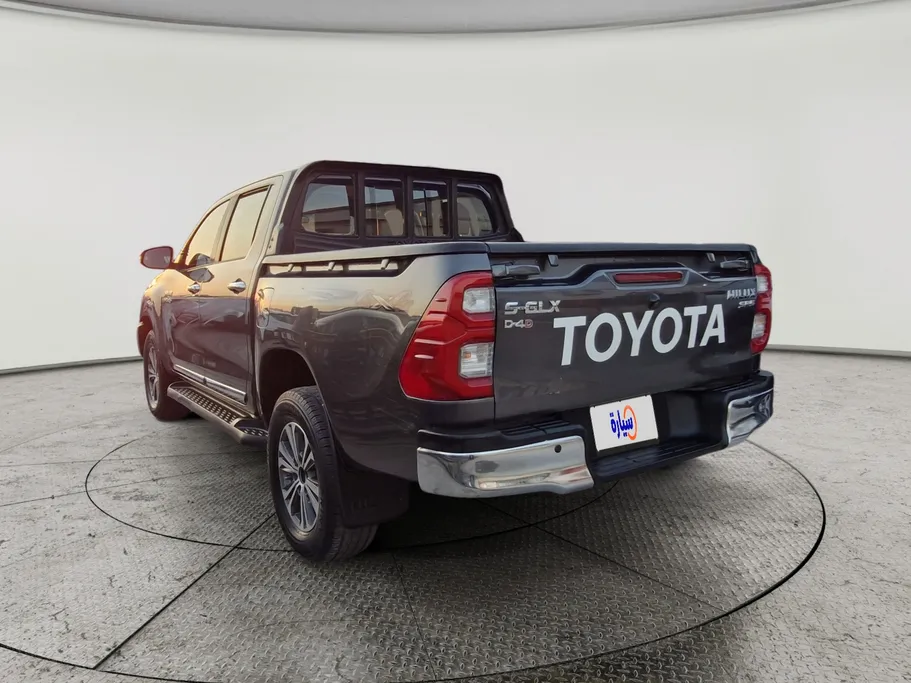 تويوتا هايلكس SR5 2023 