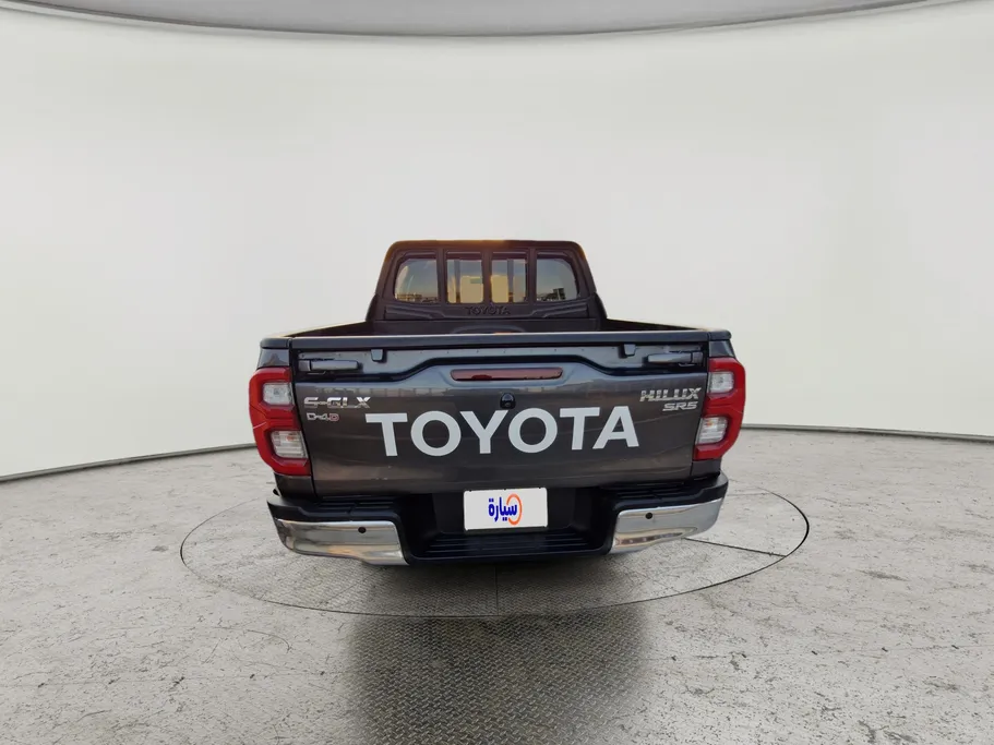2023 Toyota Hilux SR5 
