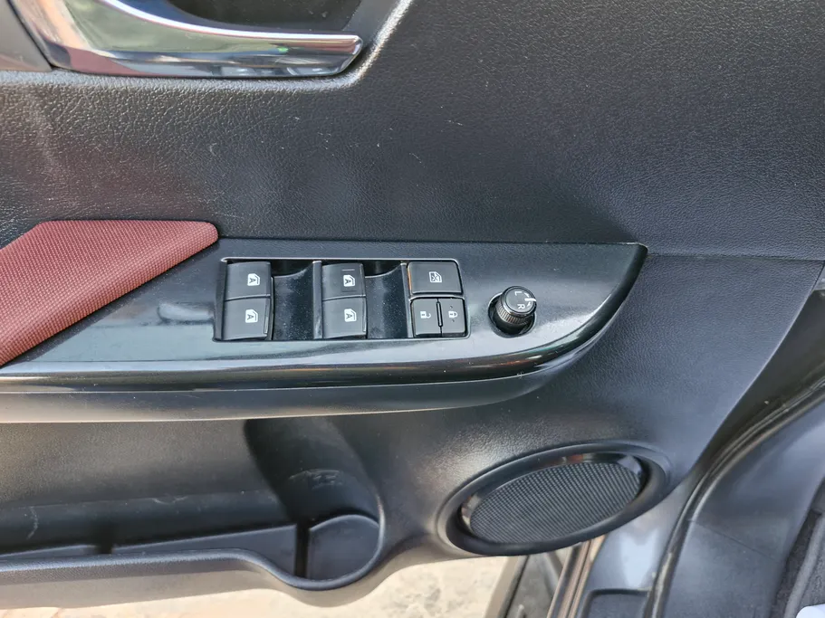 تويوتا هايلكس SR5 2023 