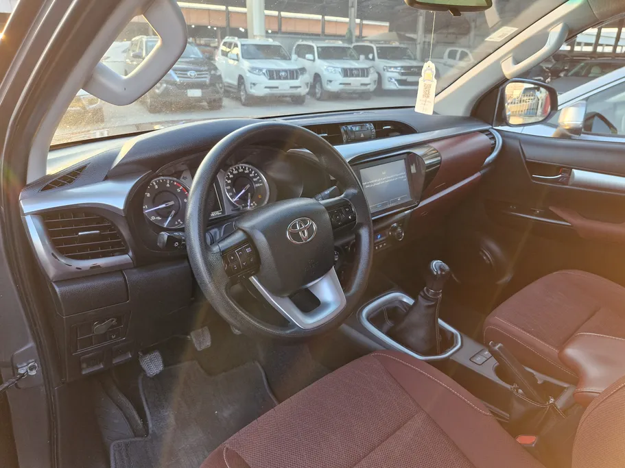 تويوتا هايلكس SR5 2023 