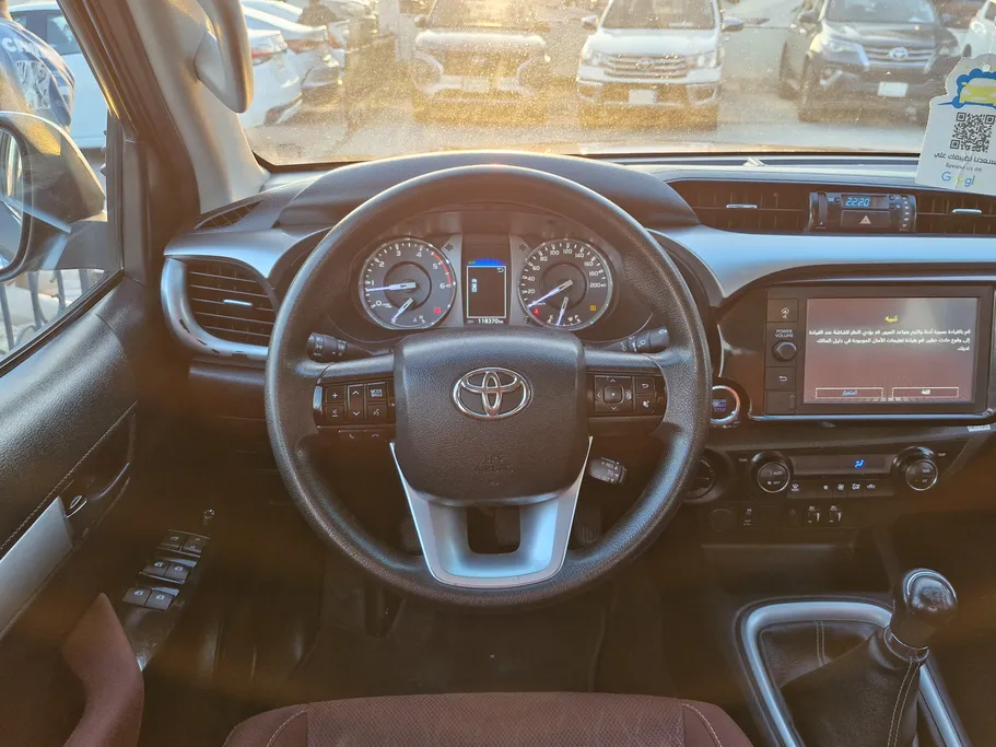 تويوتا هايلكس SR5 2023 