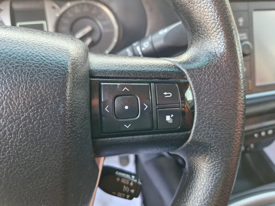 تويوتا هايلكس SR5 2023 