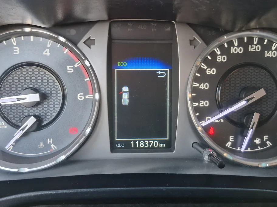 تويوتا هايلكس SR5 2023 