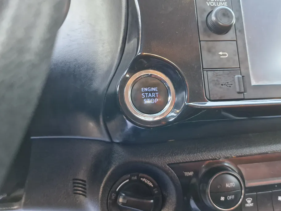 تويوتا هايلكس SR5 2023 