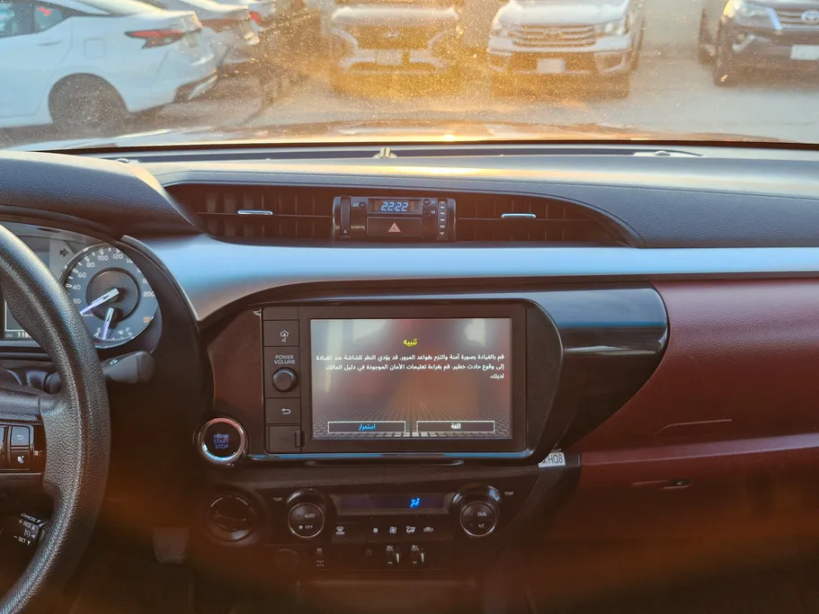 تويوتا هايلكس SR5 2023 