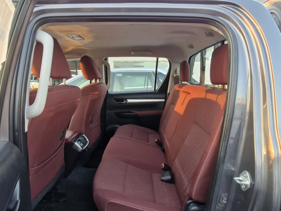 تويوتا هايلكس SR5 2023 