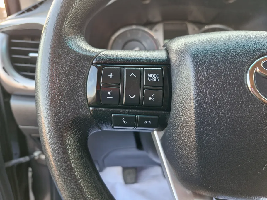 تويوتا هايلكس SR5 2023 