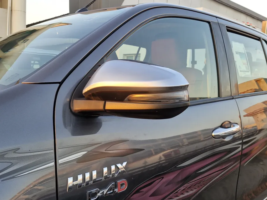 تويوتا هايلكس SR5 2023 