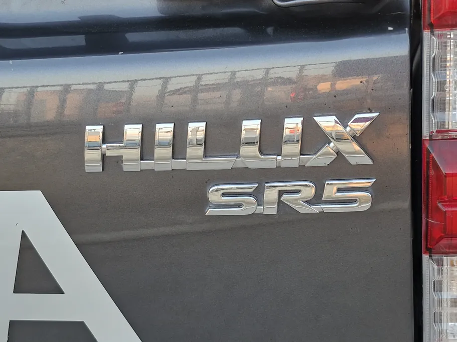 تويوتا هايلكس SR5 2023 