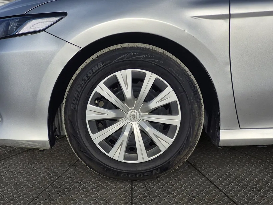 تويوتا كامري LE 2024 