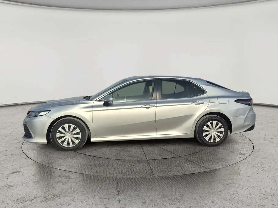 تويوتا كامري LE 2024 