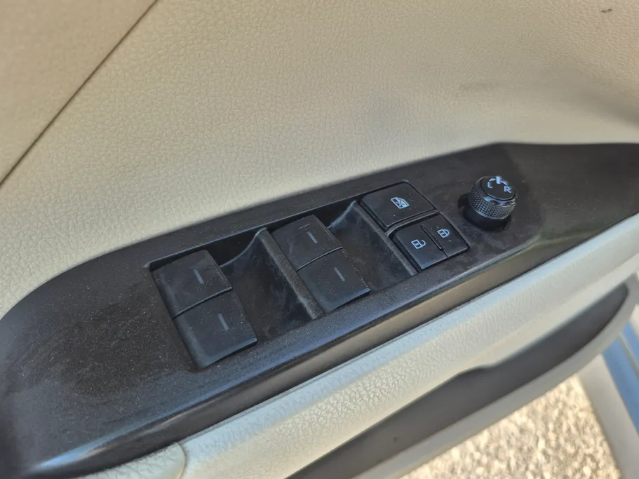 تويوتا كامري LE 2024 