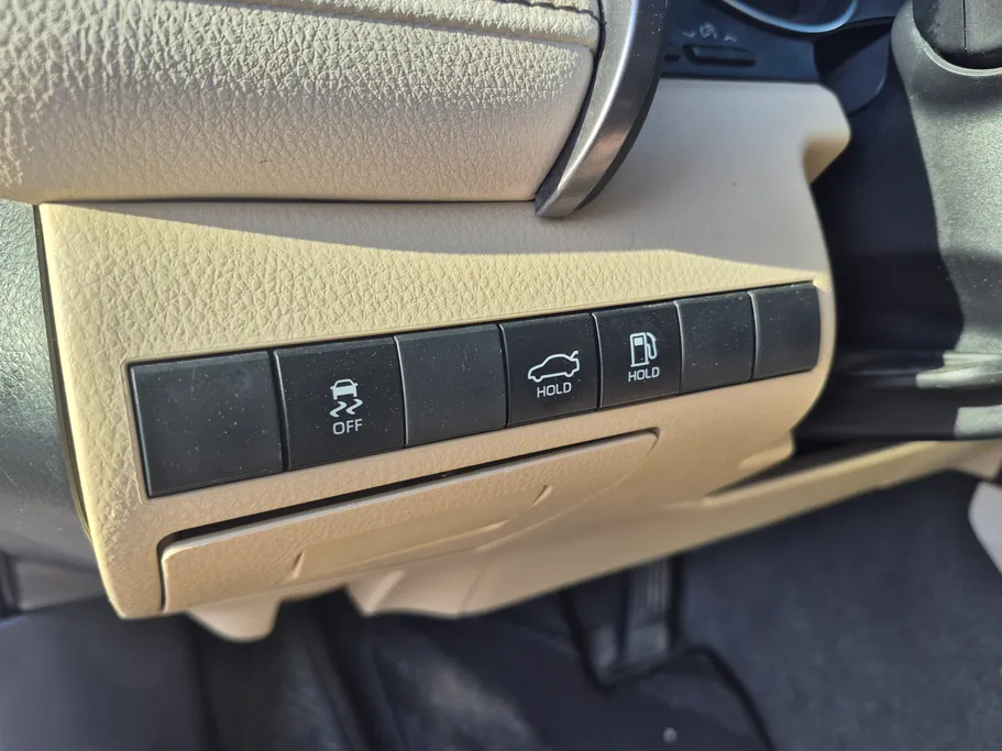 تويوتا كامري LE 2024 