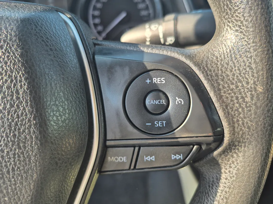 تويوتا كامري LE 2024 