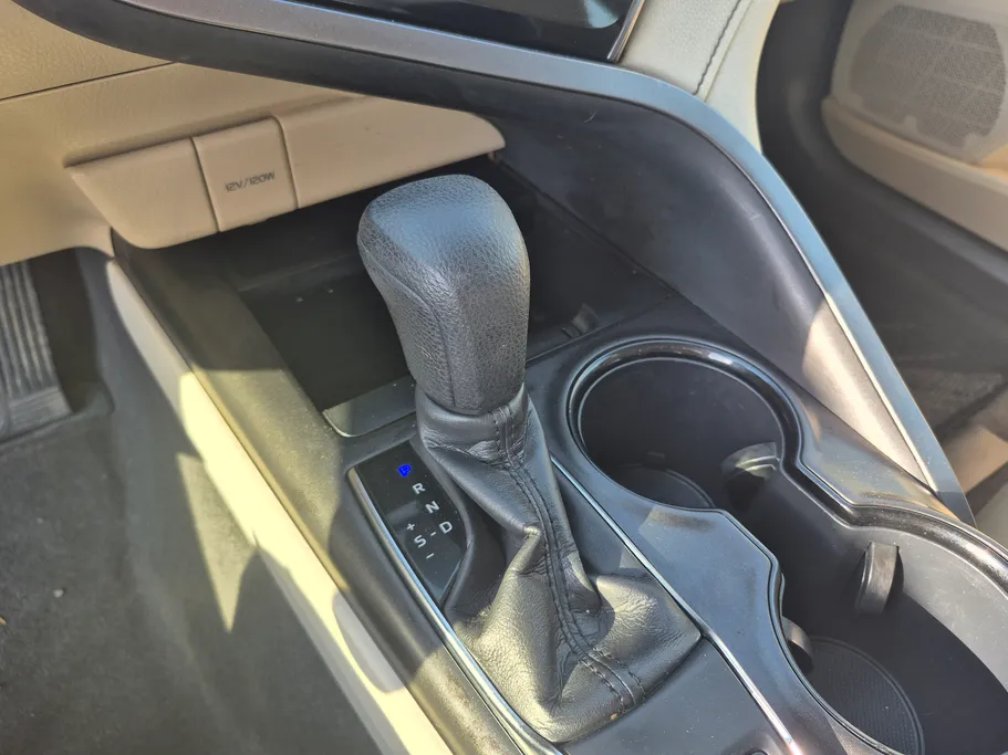 تويوتا كامري LE 2024 