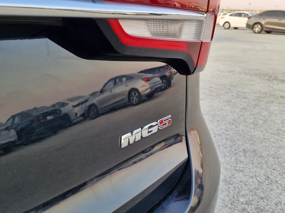 2023 MG 5 LUX 