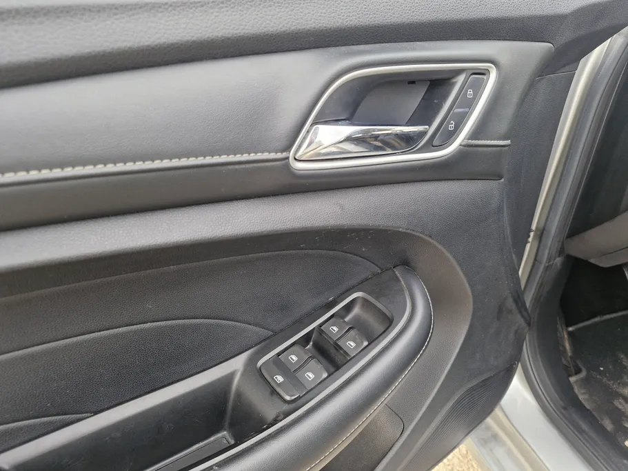 ام جي 5 STD 2023 