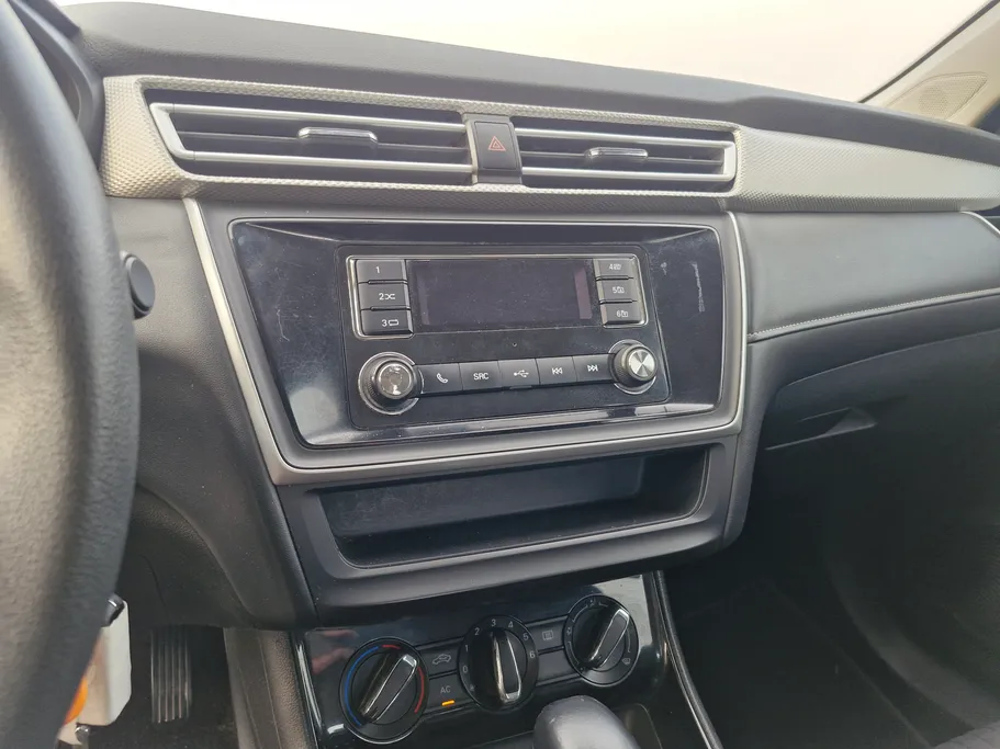 ام جي 5 STD 2023 