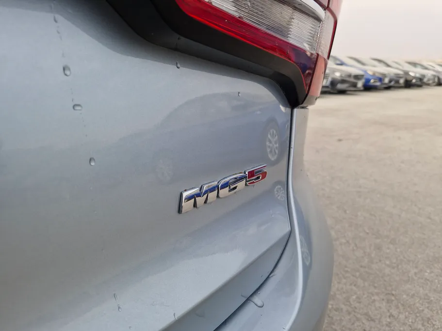 ام جي 5 STD 2023 