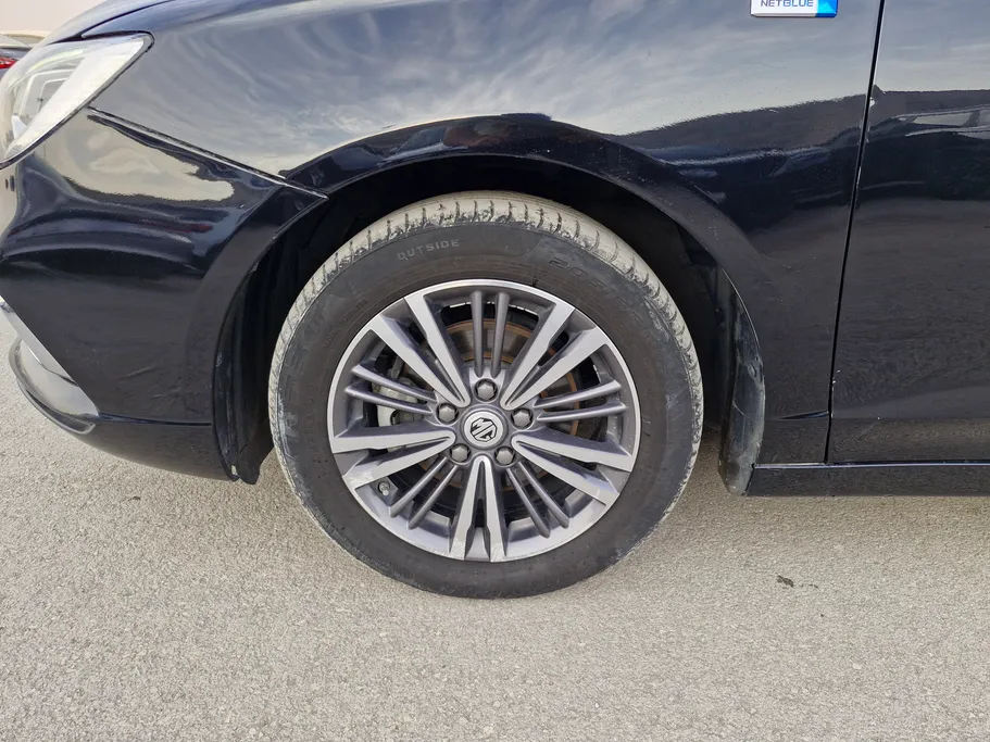 ام جي 5 LUX 2023 