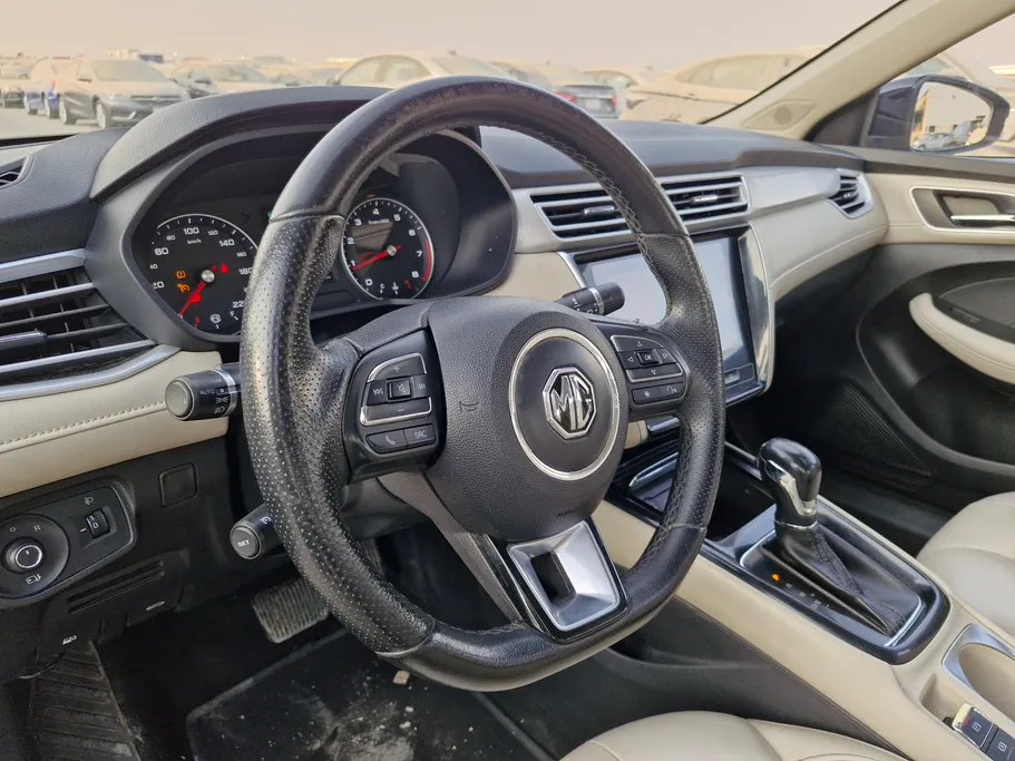 ام جي 5 LUX 2023 