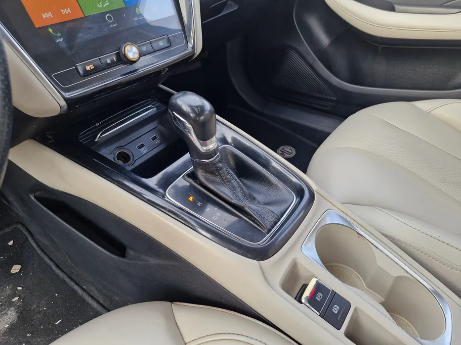 ام جي 5 LUX 2023 