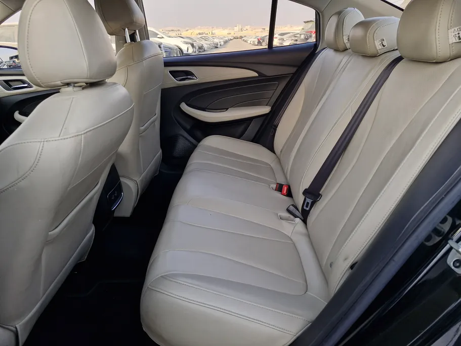 ام جي 5 LUX 2023 