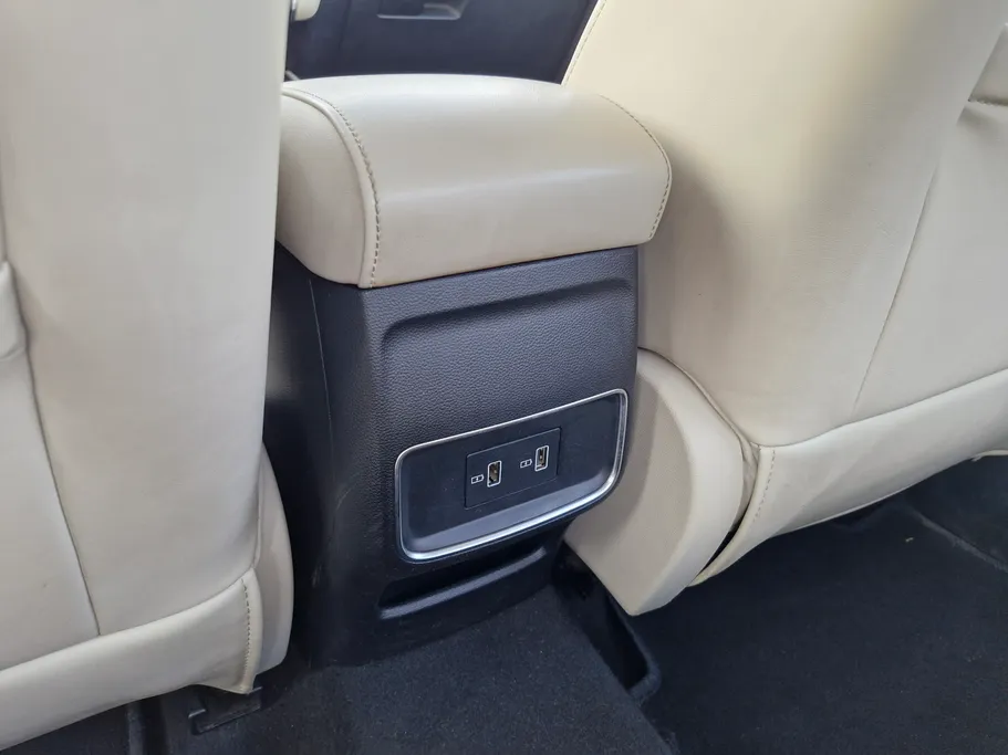 ام جي 5 LUX 2023 