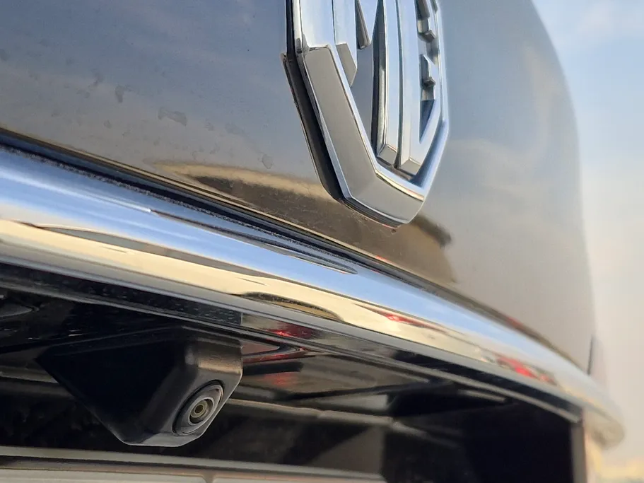 ام جي 5 LUX 2023 