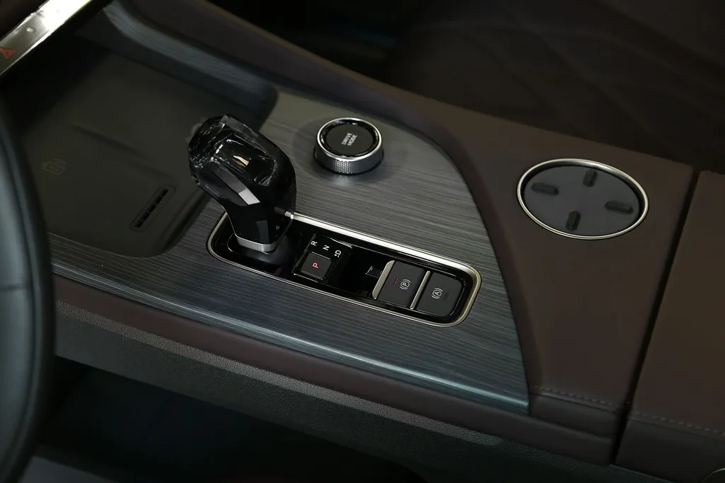 ساوايست اس 09 بريميوم 2026 