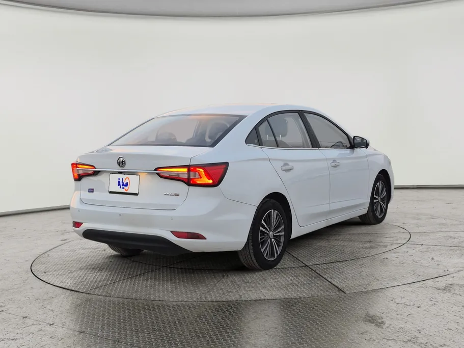 ام جي 5 LUX 2023 