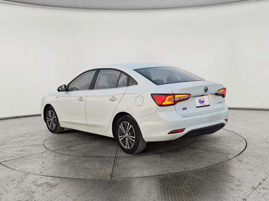 ام جي 5 LUX 2023 