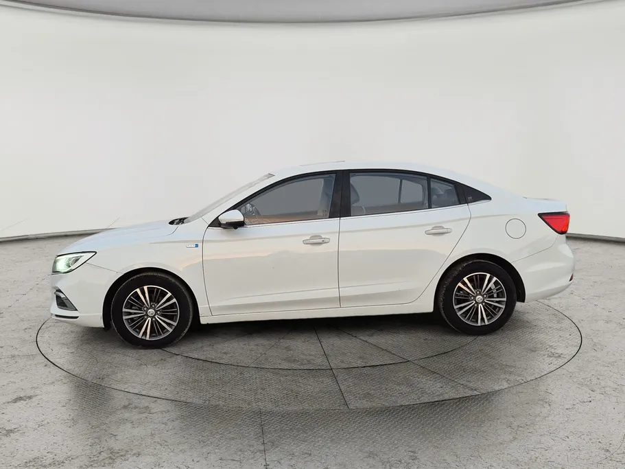 ام جي 5 LUX 2023 