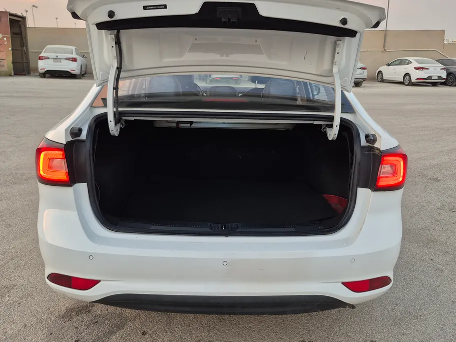 ام جي 5 LUX 2023 