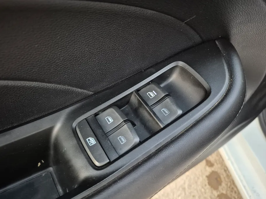 ام جي 5 LUX 2023 