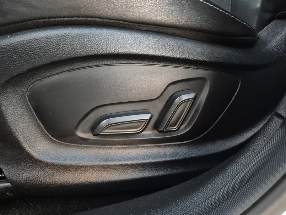 ام جي 5 LUX 2023 