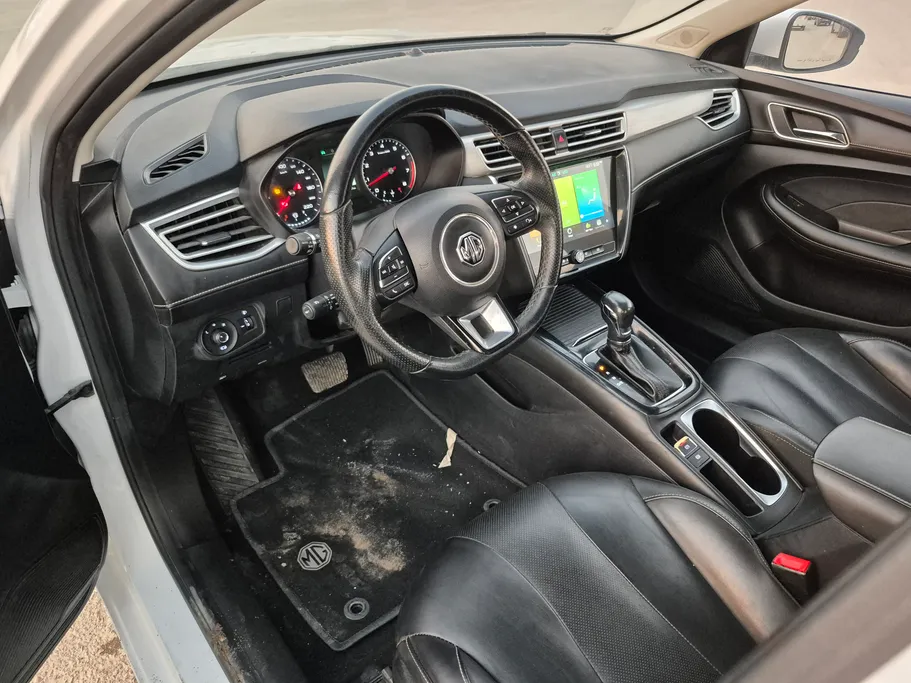 ام جي 5 LUX 2023 