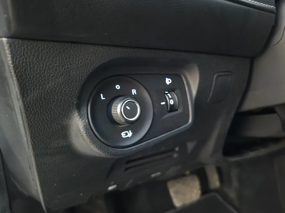 ام جي 5 LUX 2023 