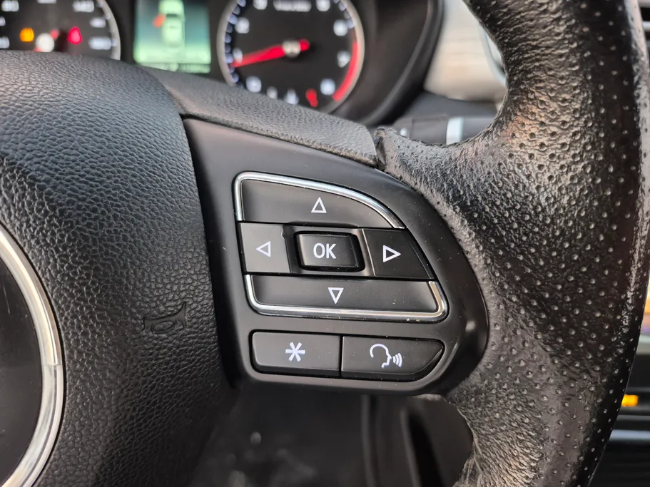 ام جي 5 LUX 2023 