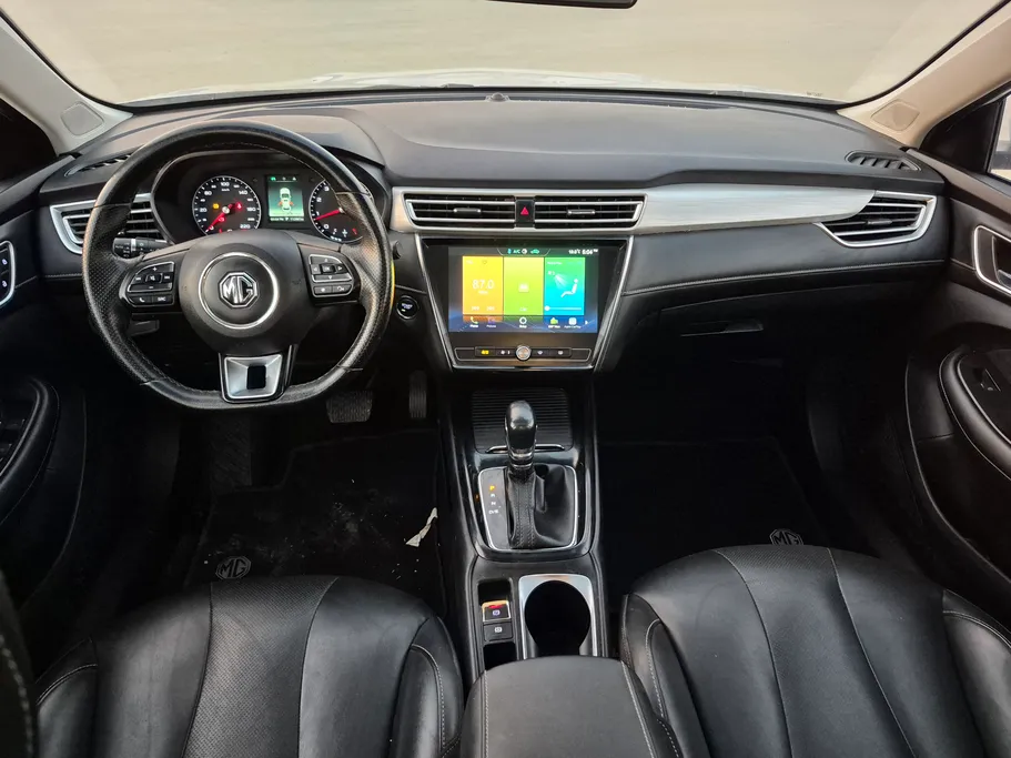 ام جي 5 LUX 2023 