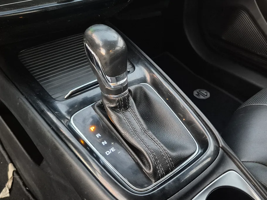 ام جي 5 LUX 2023 