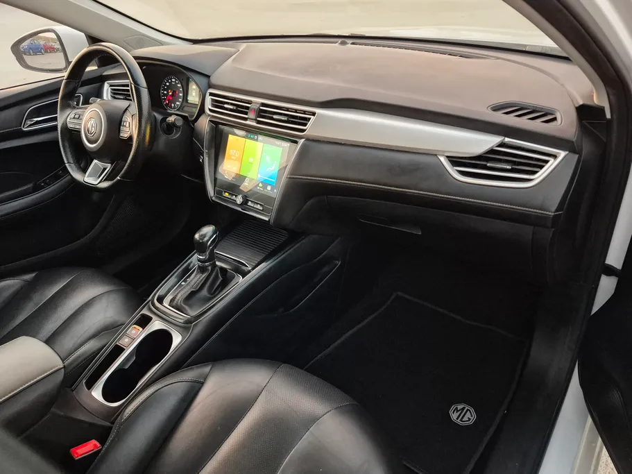 ام جي 5 LUX 2023 