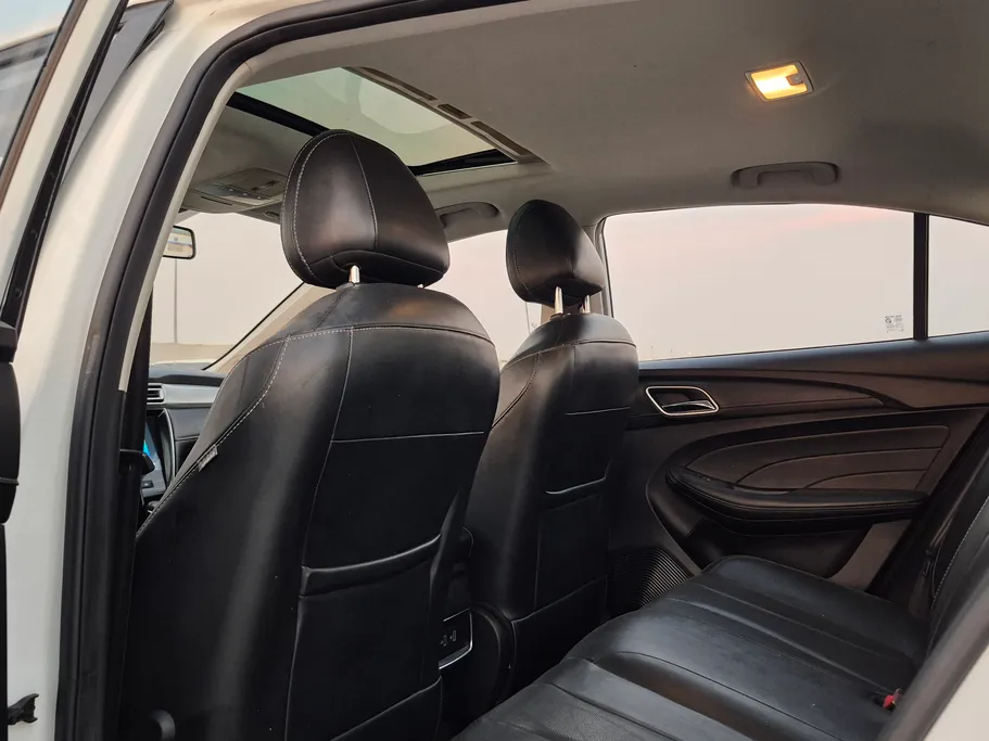 ام جي 5 LUX 2023 