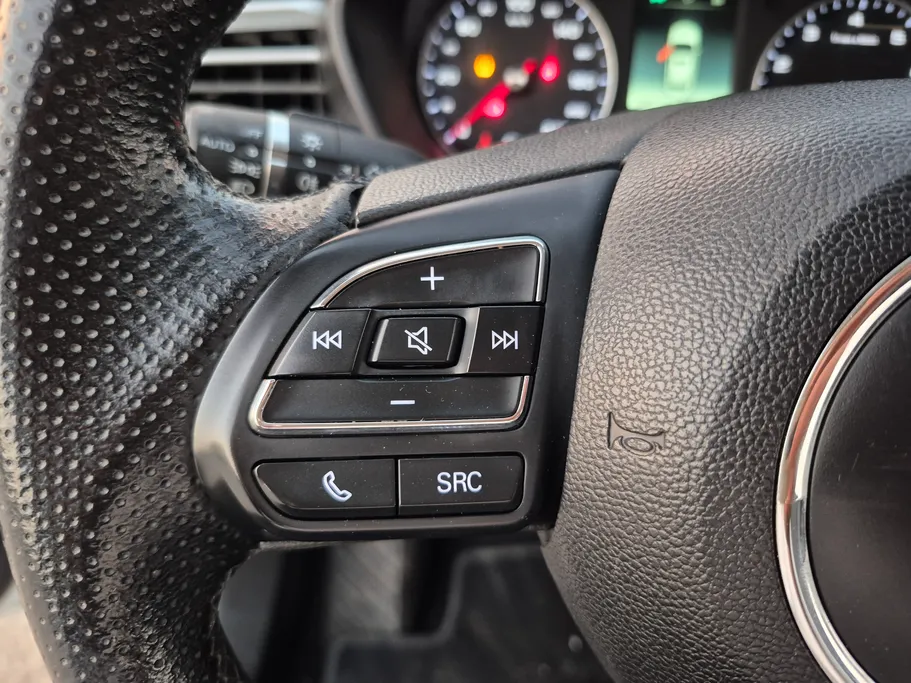 ام جي 5 LUX 2023 