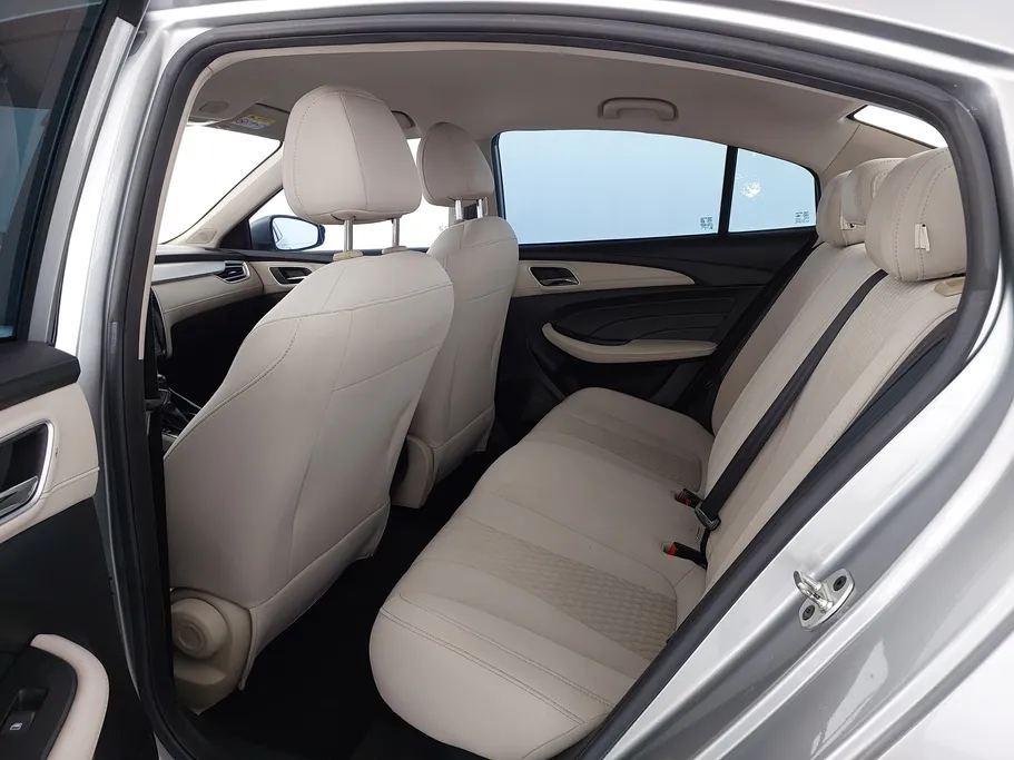 ام جي 5 COM 2022 