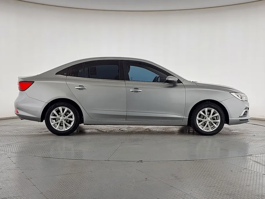 ام جي 5 COM 2022 