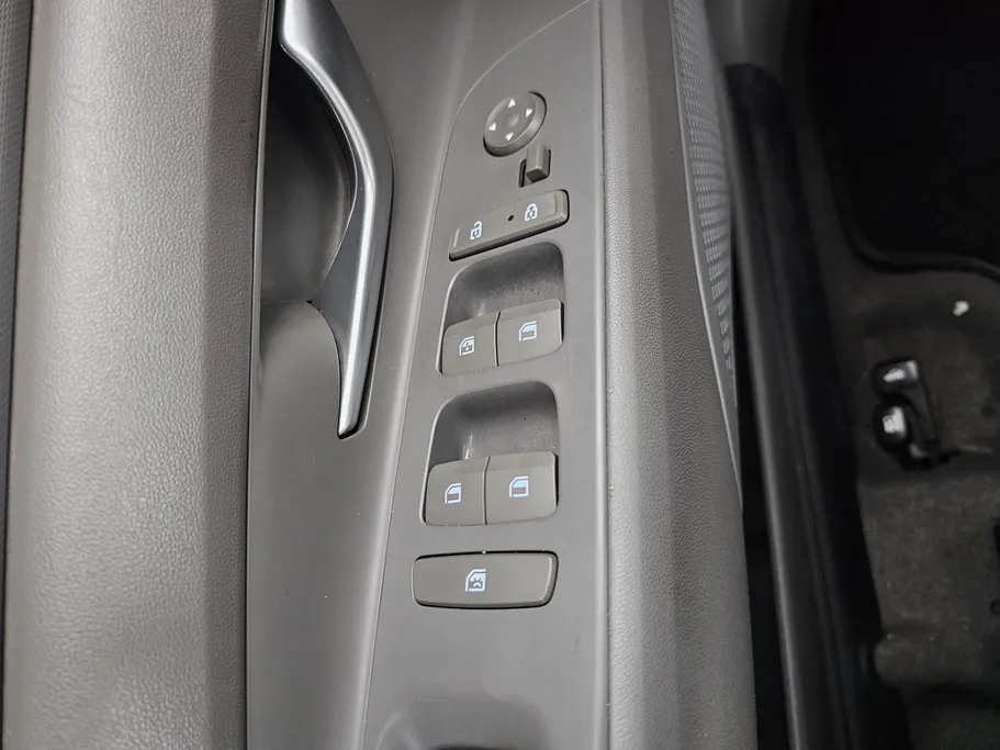 2023 Hyundai Elantra Smart 