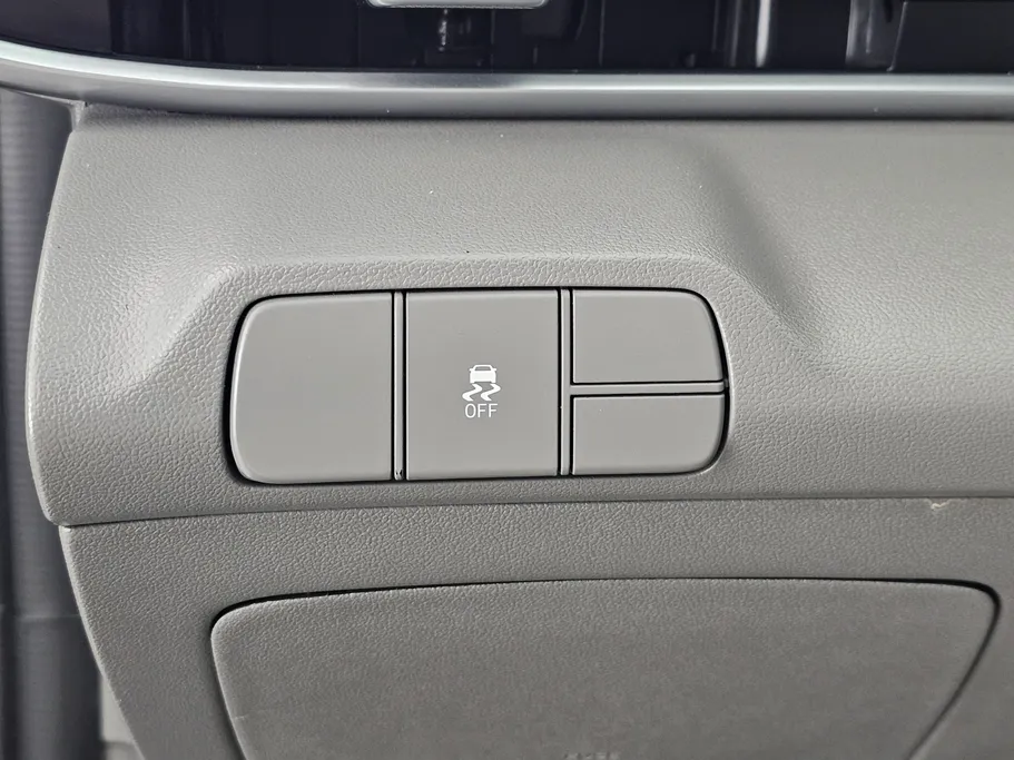 2023 Hyundai Elantra Smart 