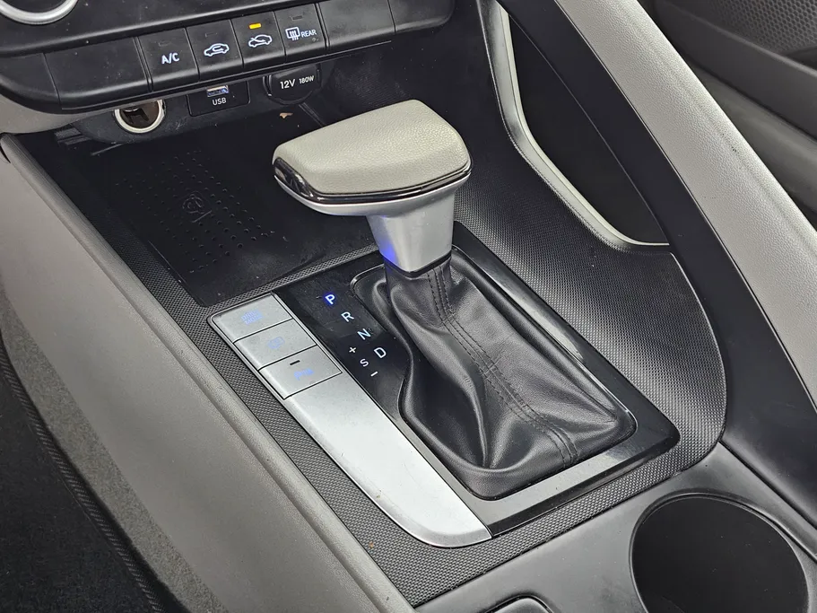 2023 Hyundai Elantra Smart 